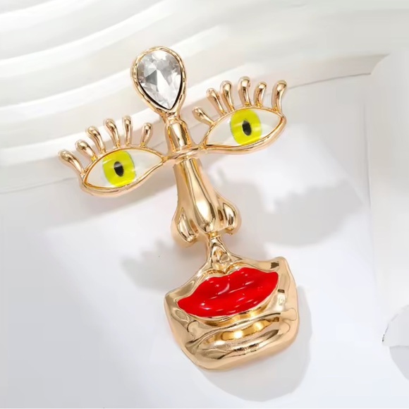 Abstract Face Brooch with Red Lips and Yellow Eyes - Picture 4 of 9